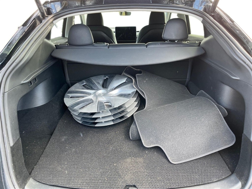 Tesla Model Y EL RWD 299HK 5d Aut. - Image 13