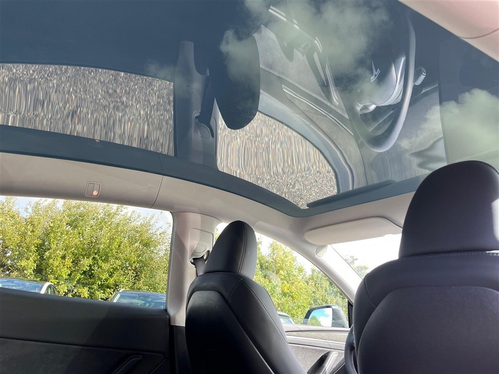 Tesla Model Y EL RWD 299HK 5d Aut. - Image 18