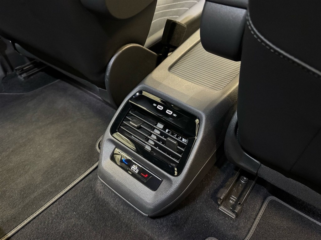 VW ID.4 EL Pro Performance 204HK 5d Aut. - Image 12