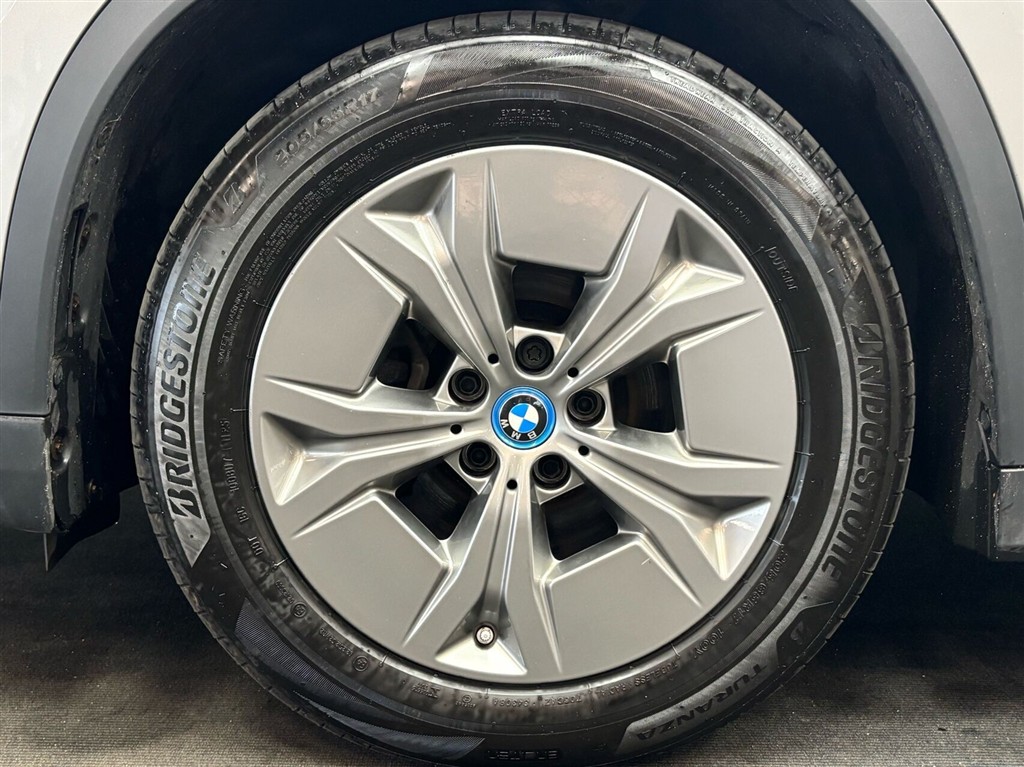 BMW iX1 xDrive30 EL 4x4 313HK 5d Aut. - Image 8