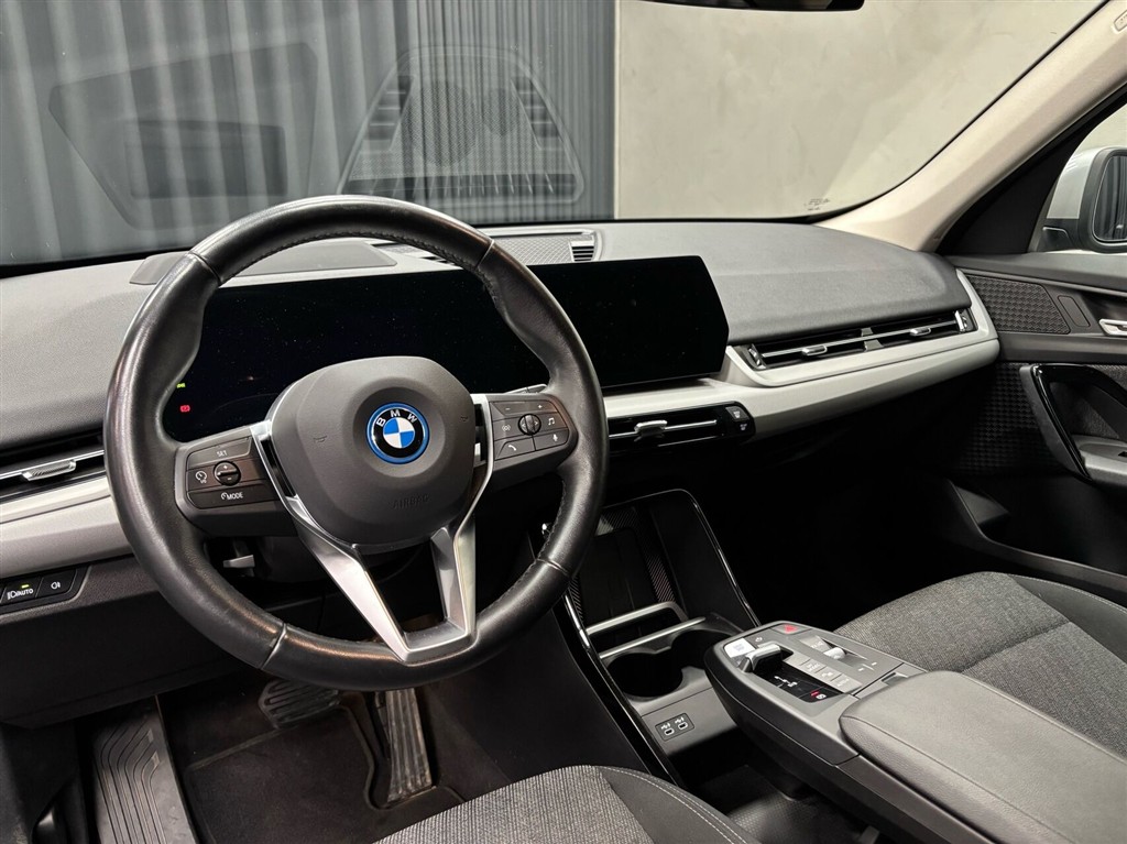 BMW iX1 xDrive30 EL 4x4 313HK 5d Aut. - Image 15