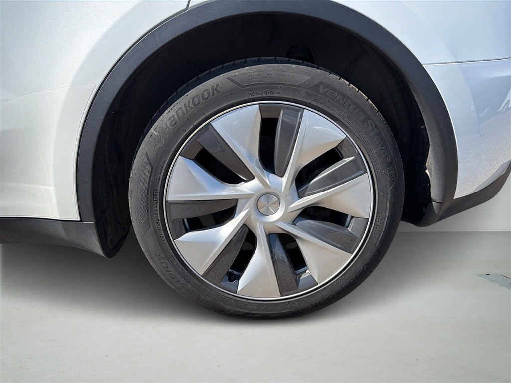 Tesla Model Y EL Long Range AWD 514HK 5d Aut. - Image 8