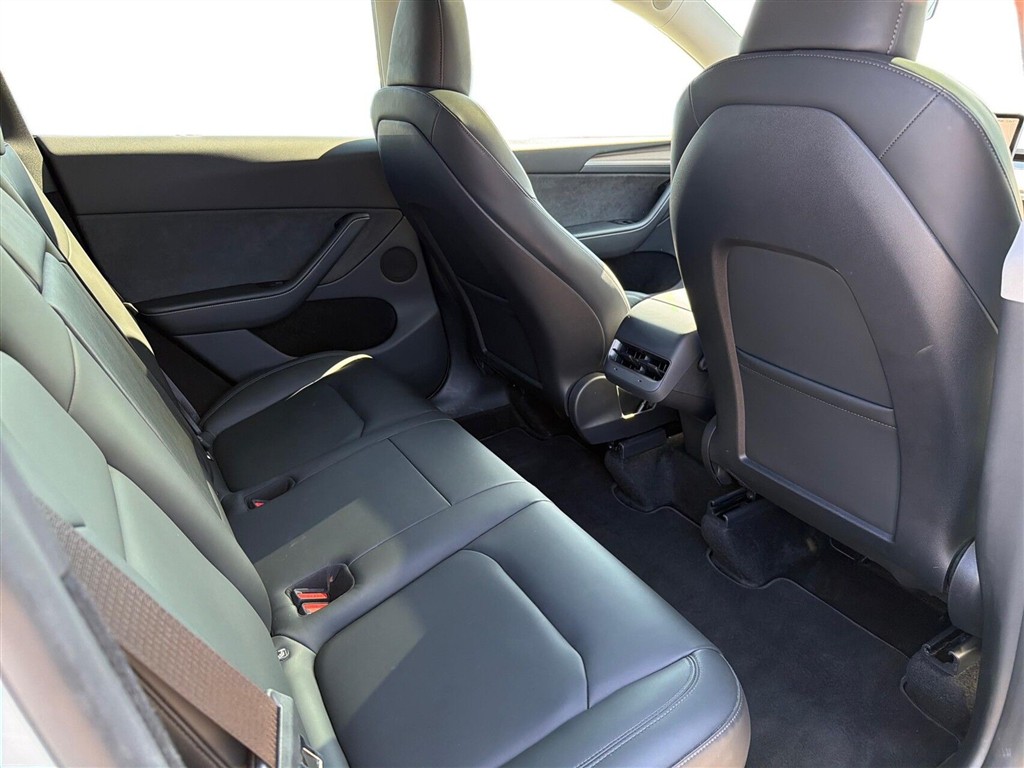 Tesla Model Y EL Long Range AWD 514HK 5d Aut. - Image 12