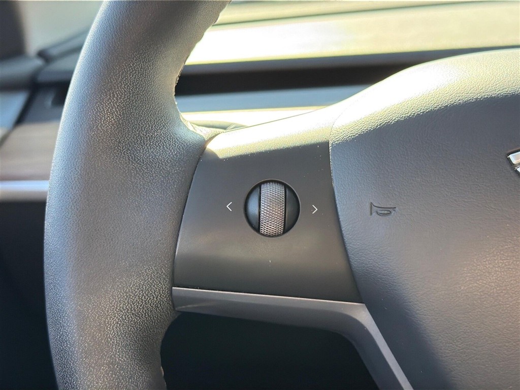 Tesla Model Y EL Long Range AWD 514HK 5d Aut. - Image 17