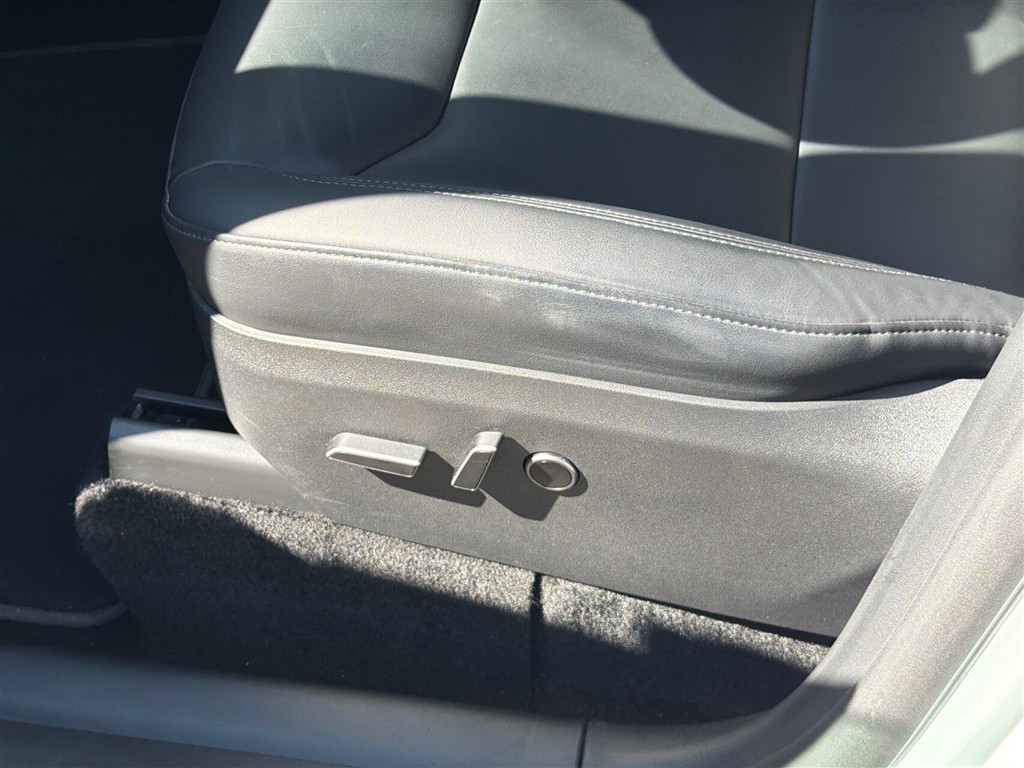 Tesla Model Y EL Long Range AWD 514HK 5d Aut. - Image 23