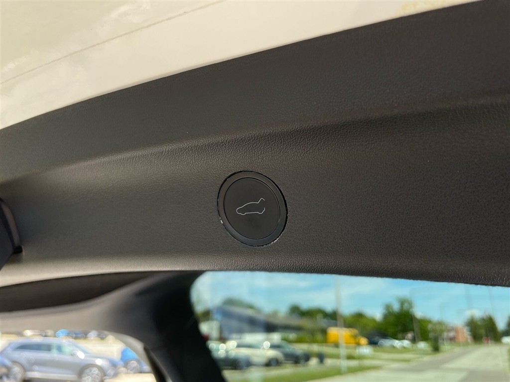 Tesla Model Y EL Long Range AWD 514HK 5d Aut. - Image 15