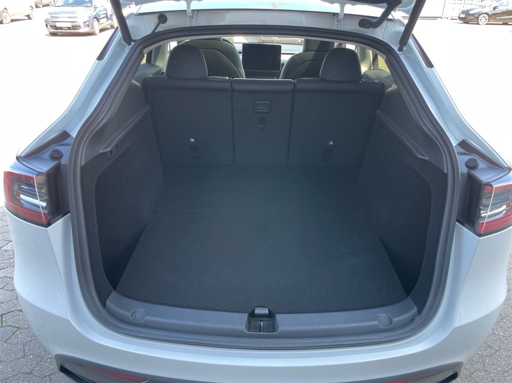 Tesla Model Y EL Long Range AWD 514HK 5d Aut. - Image 12