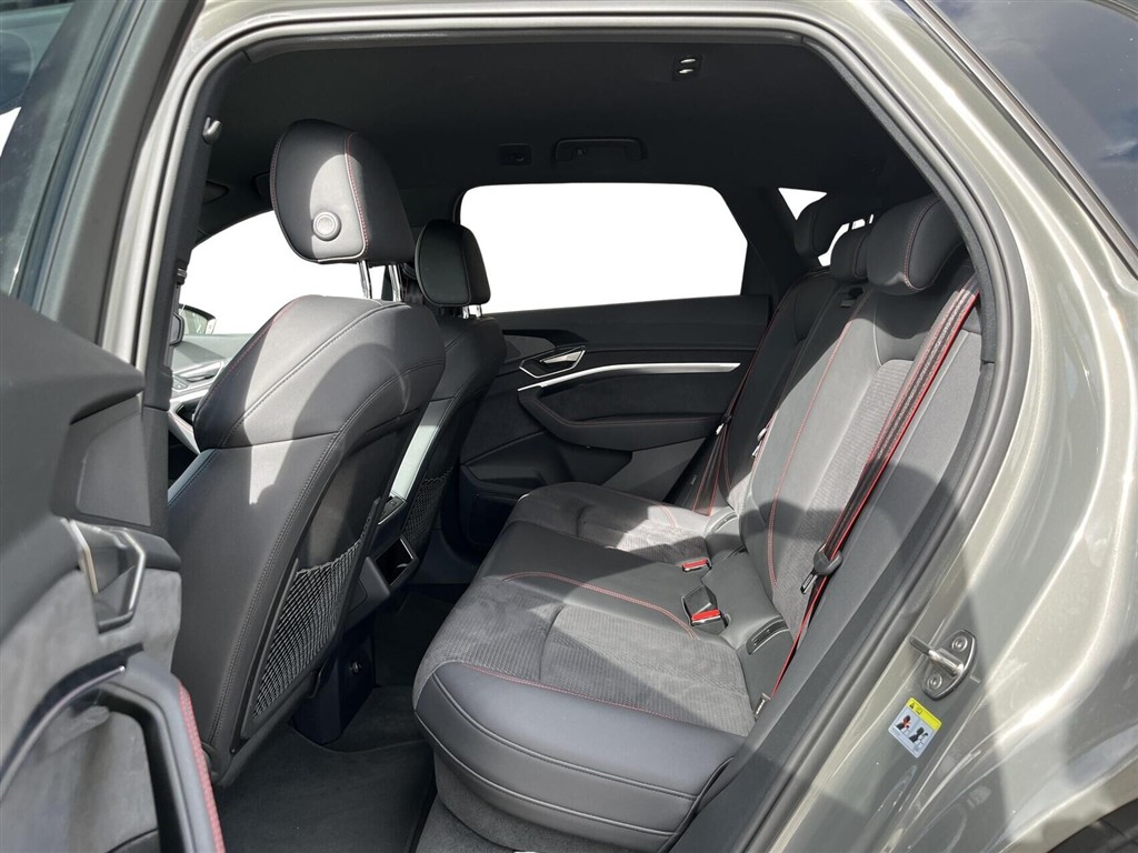 Audi Q8 55 E-tron S Line Quattro 408HK 5d Aut. - Image 7