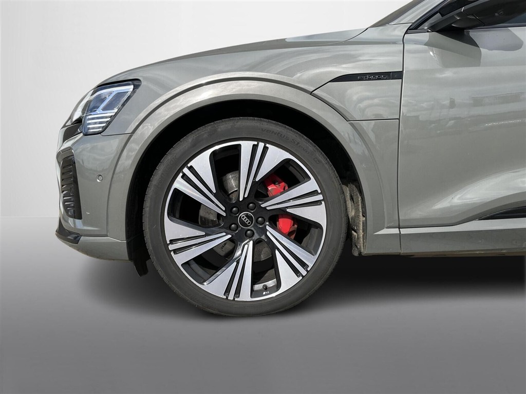 Audi Q8 55 E-tron S Line Quattro 408HK 5d Aut. - Image 8