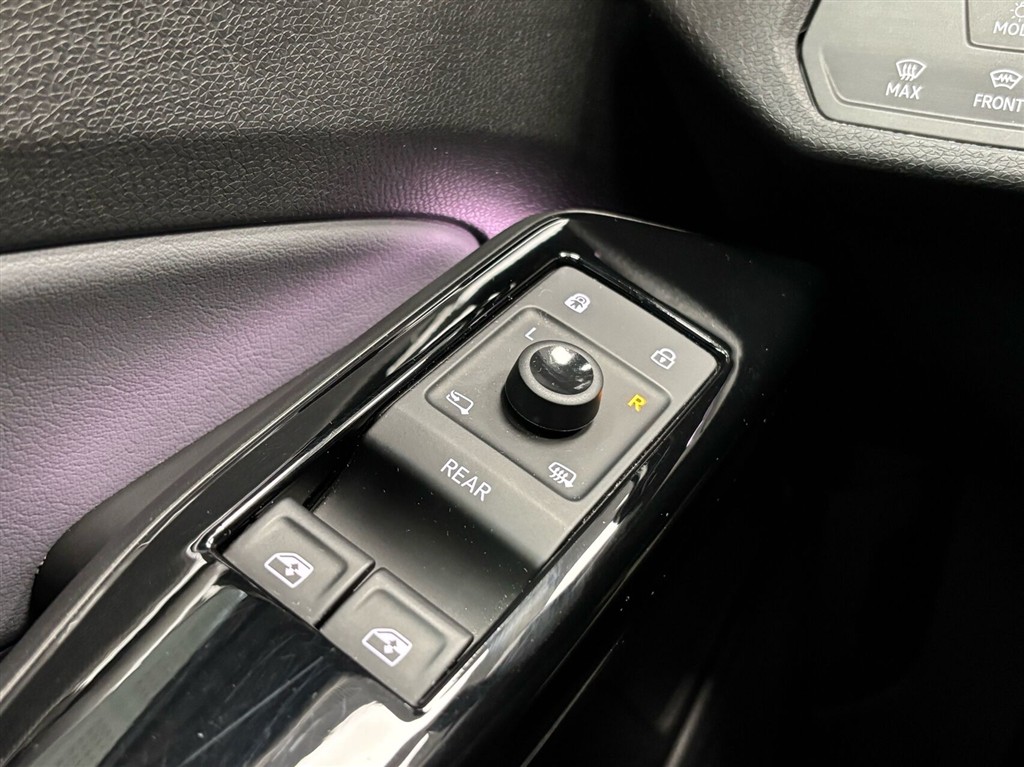 VW ID.4 EL Pro Performance 204HK 5d Aut. - Image 11