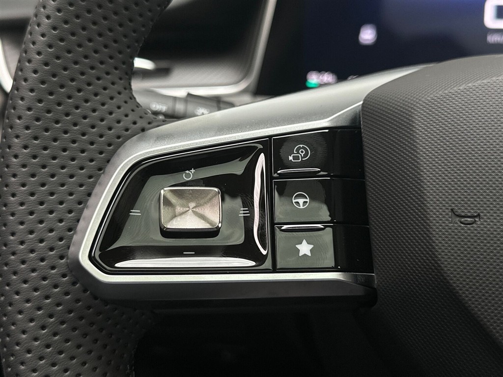 MG MGS6 Electric Long Range Luxury 245HK 5d Aut. - Image 16