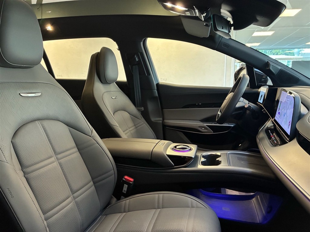Hongqi EHS7 EL Exclusive Ltd 344HK 5d Aut. - Image 6