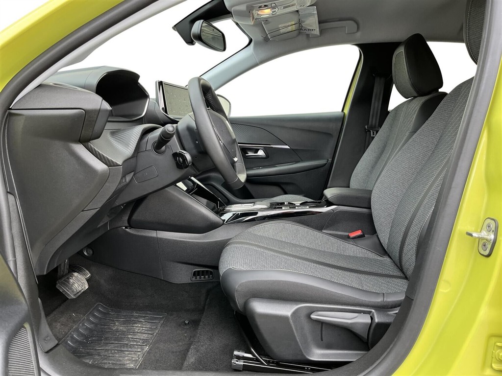 Peugeot e-208 EL Allure 156HK 5d Aut. - Image 4