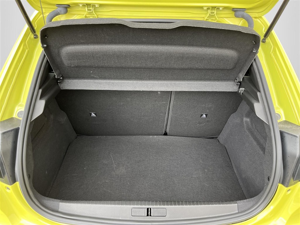 Peugeot e-208 EL Allure 156HK 5d Aut. - Image 13