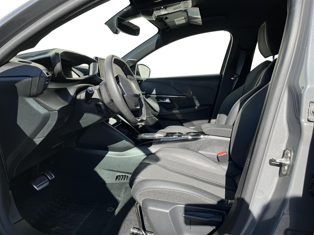 Peugeot e-208 EL GT 156HK 5d Aut. - Image 4