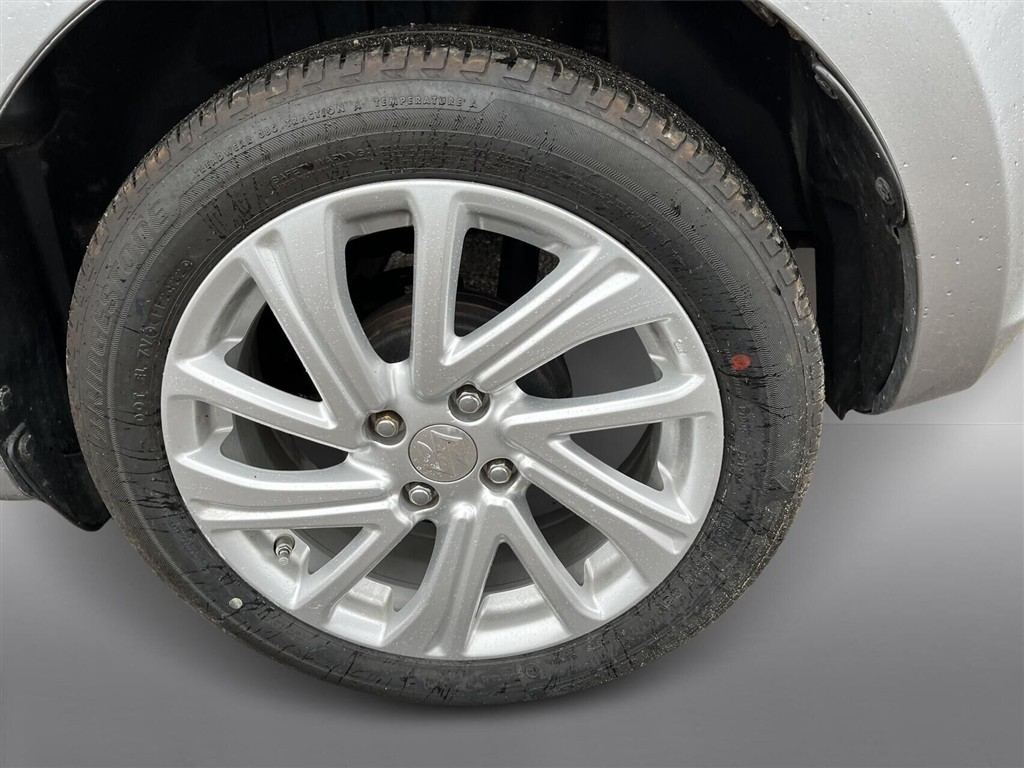Suzuki Swift 1,2 Dualjet Mild hybrid Action AEB 83HK 5d - Image 9