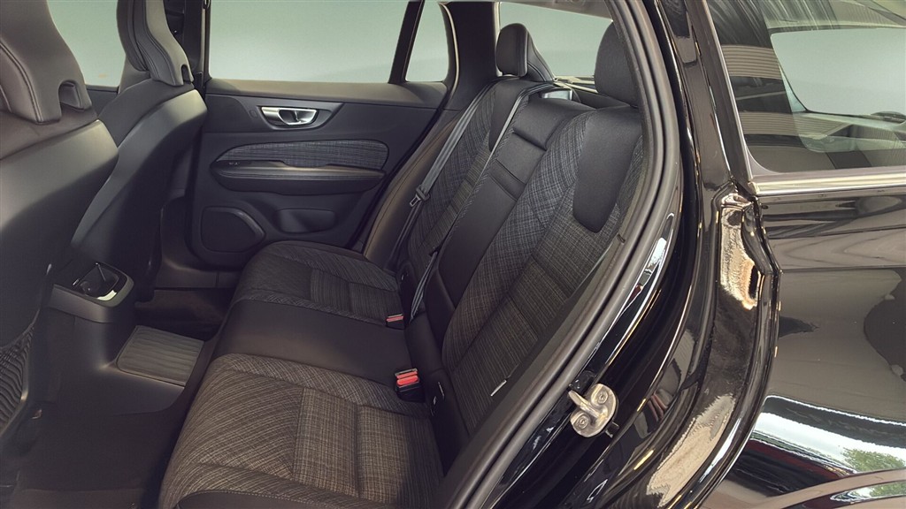 Volvo V60 2,0 T6 Recharge Plugin-hybrid Core AWD 350HK Stc 8g Aut. - Image 7