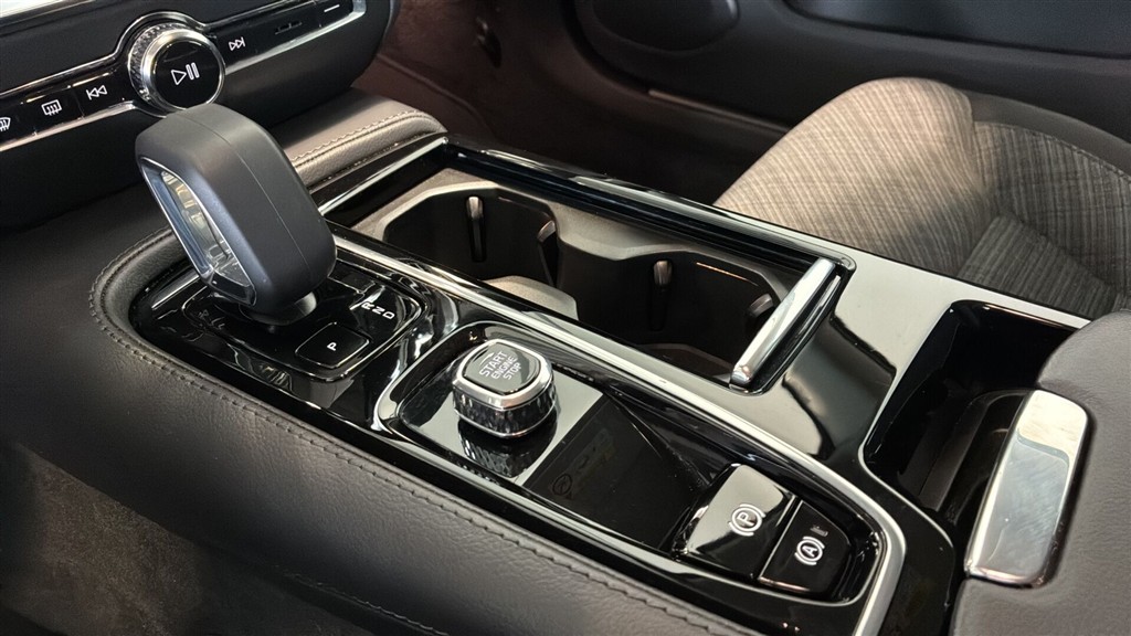 Volvo V60 2,0 T6 Recharge Plugin-hybrid Core AWD 350HK Stc 8g Aut. - Image 19