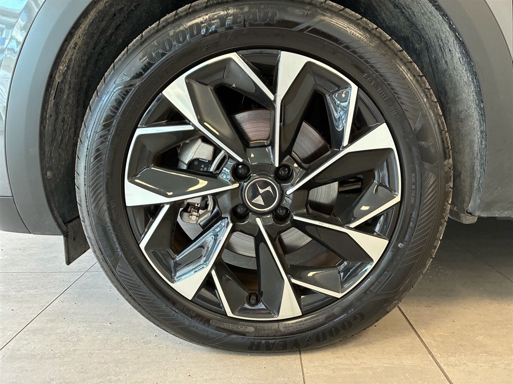 DS DS3 Crossback E-Tense Opera 156HK 5d Aut. - Image 2