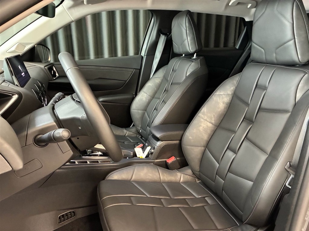 DS DS3 Crossback E-Tense Opera 156HK 5d Aut. - Image 8