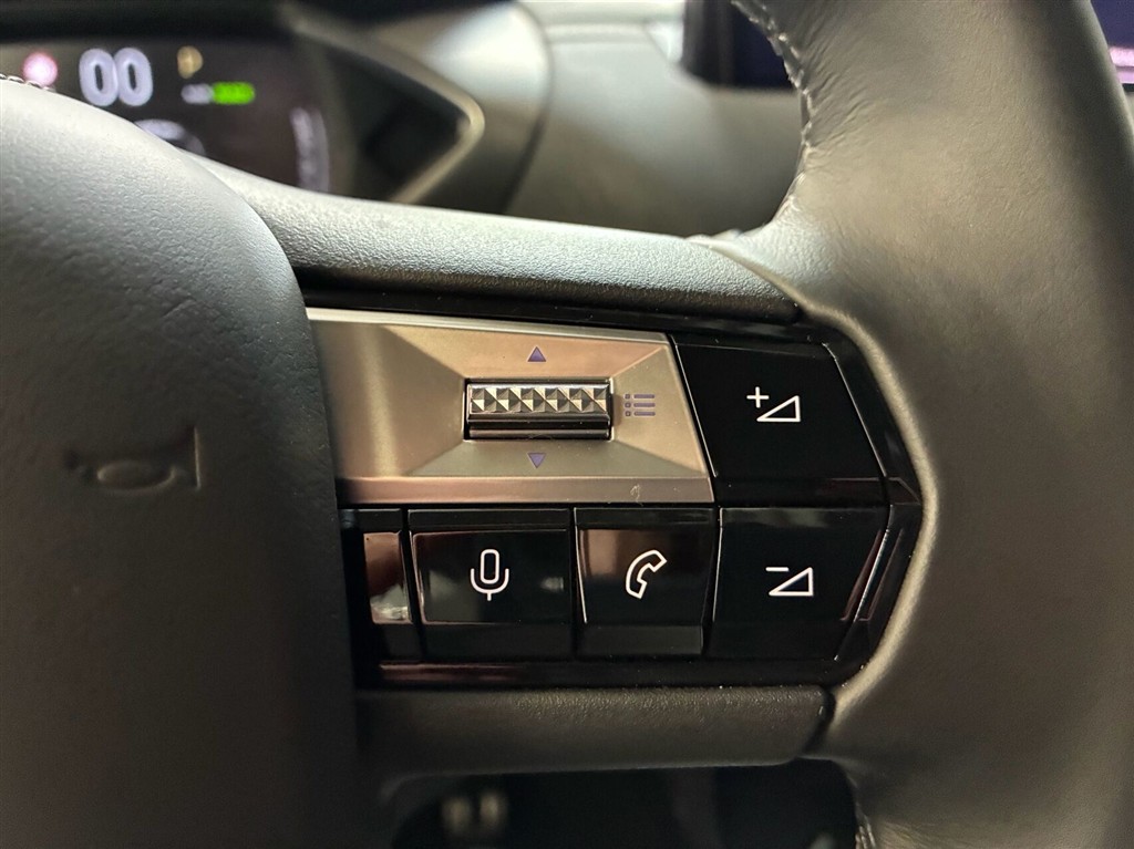 DS DS3 Crossback E-Tense Opera 156HK 5d Aut. - Image 11