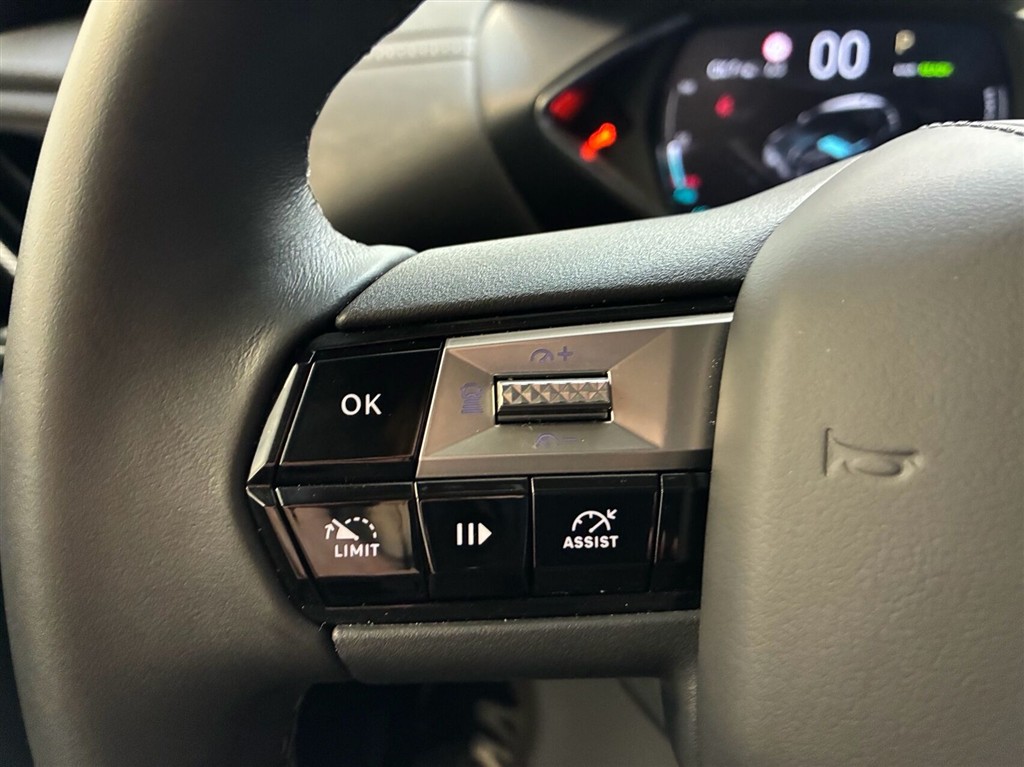 DS DS3 Crossback E-Tense Opera 156HK 5d Aut. - Image 12