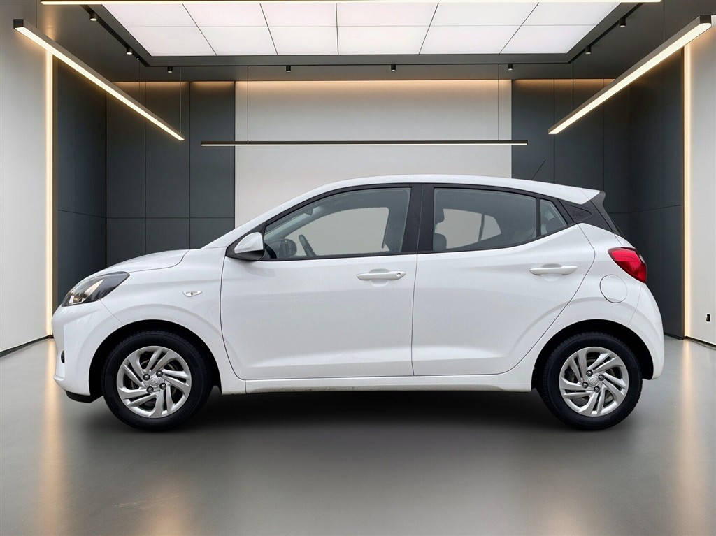 Hyundai i10 1,0 Essential 67HK 5d - Image 2