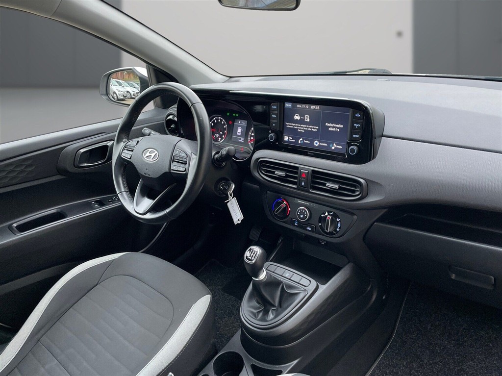 Hyundai i10 1,0 Essential 67HK 5d - Image 6