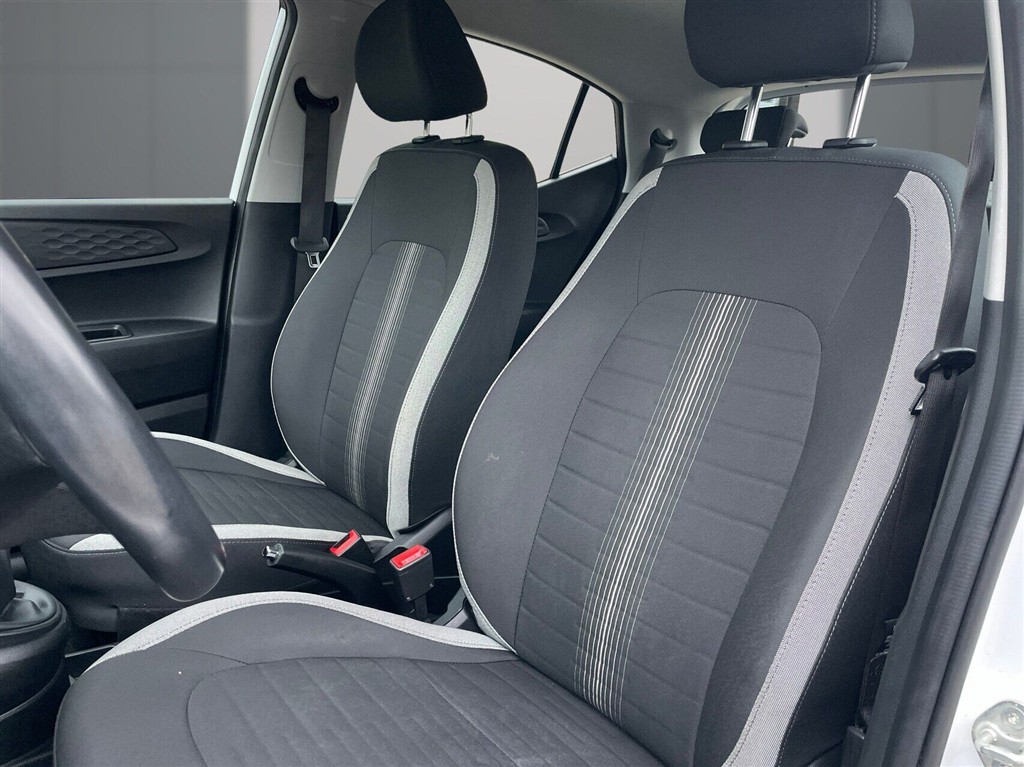 Hyundai i10 1,0 Essential 67HK 5d - Image 7