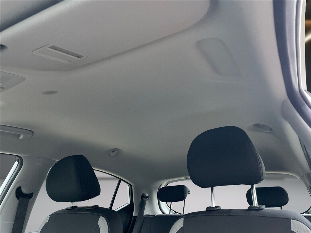 Hyundai i10 1,0 Essential 67HK 5d - Image 8