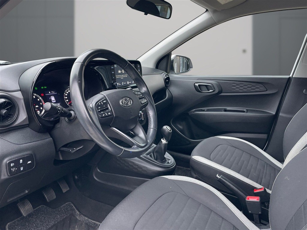 Hyundai i10 1,0 Essential 67HK 5d - Image 11