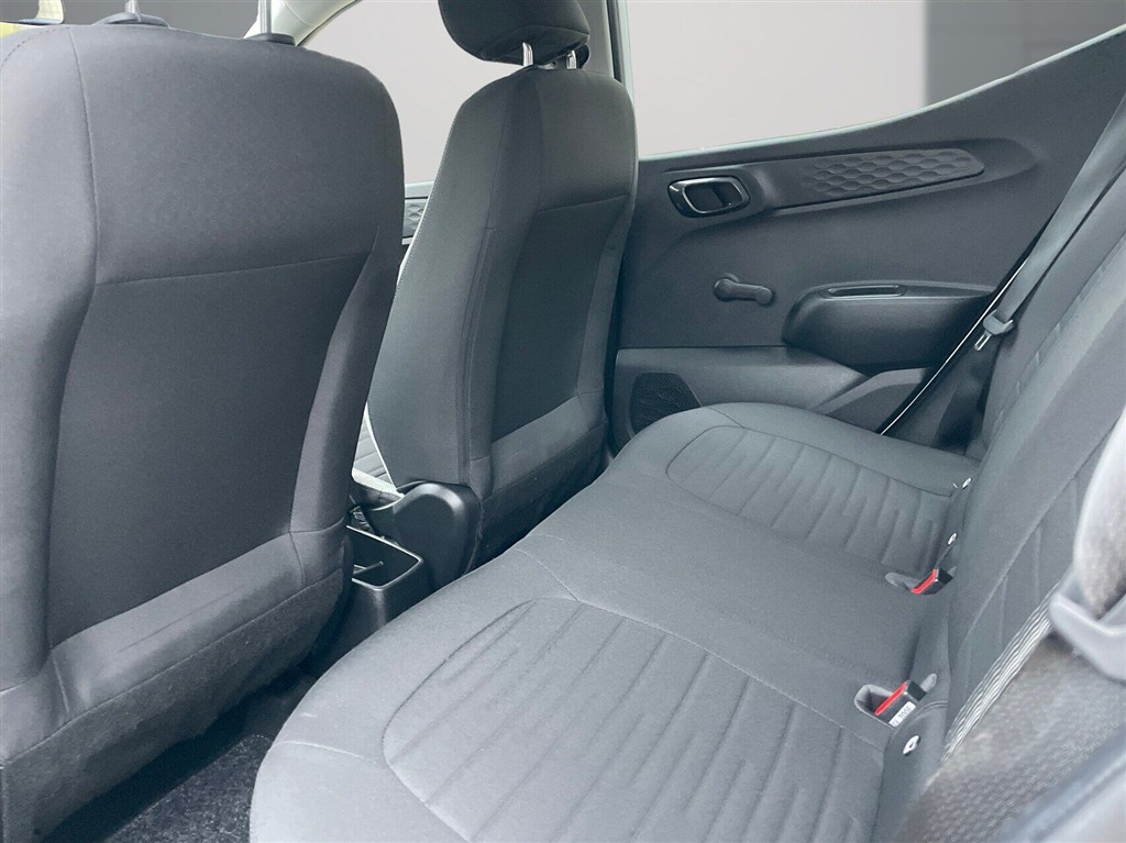 Hyundai i10 1,0 Essential 67HK 5d - Image 12