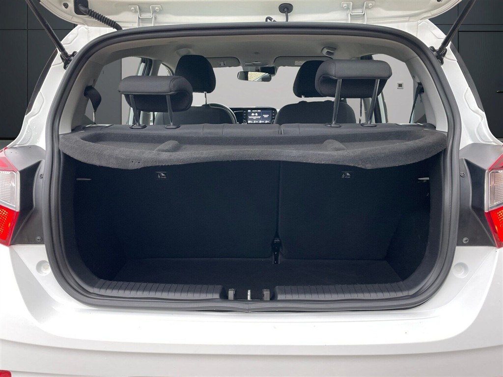 Hyundai i10 1,0 Essential 67HK 5d - Image 13
