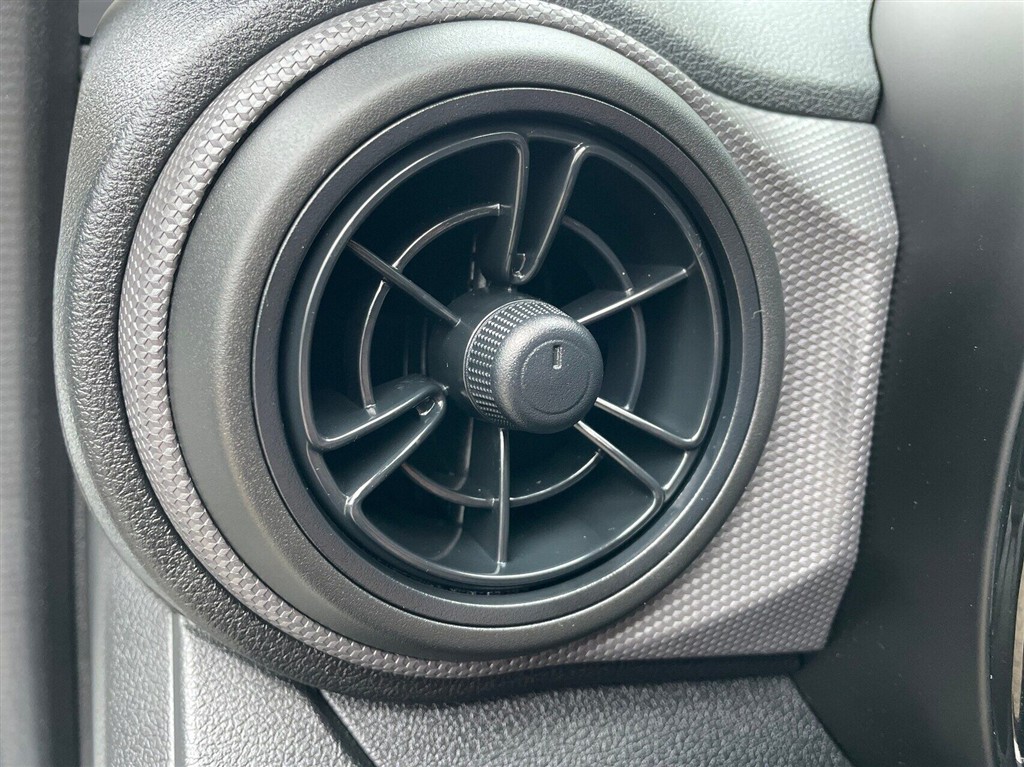 Hyundai i10 1,0 Essential 67HK 5d - Image 22