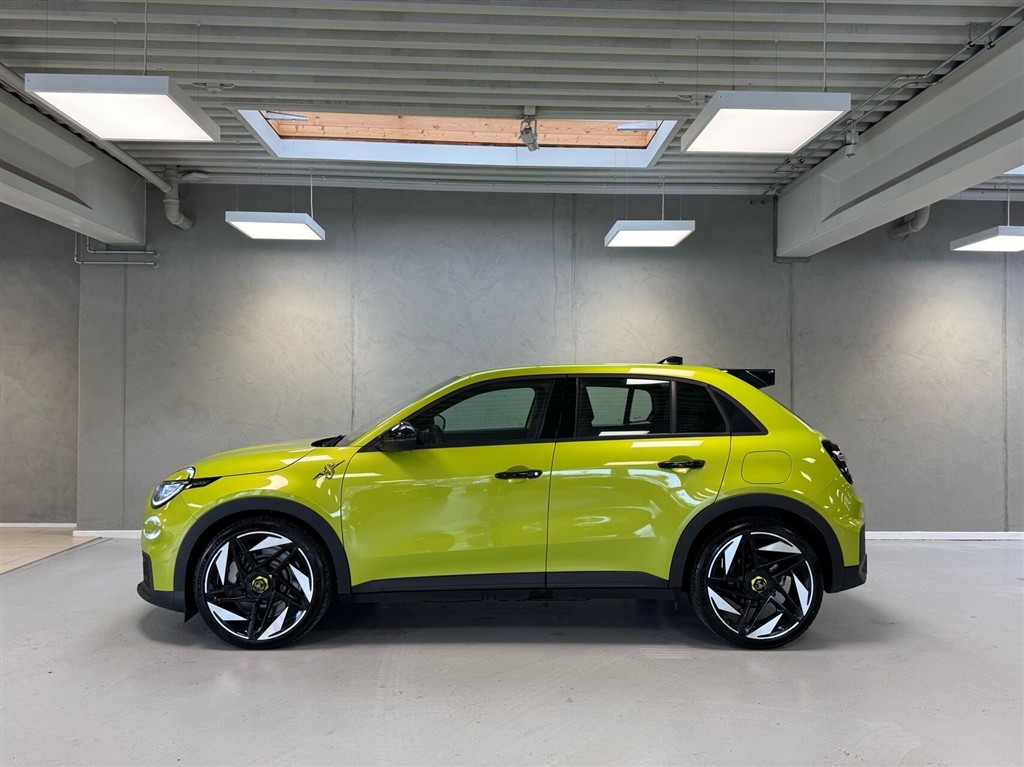 Abarth 600e EL Turismo 238HK 5d Aut. - Image 4
