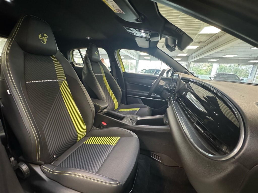 Abarth 600e EL Turismo 238HK 5d Aut. - Image 9