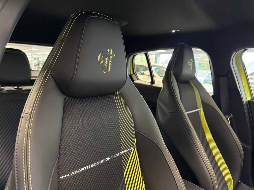 Abarth 600e EL Turismo 238HK 5d Aut. - Image 10
