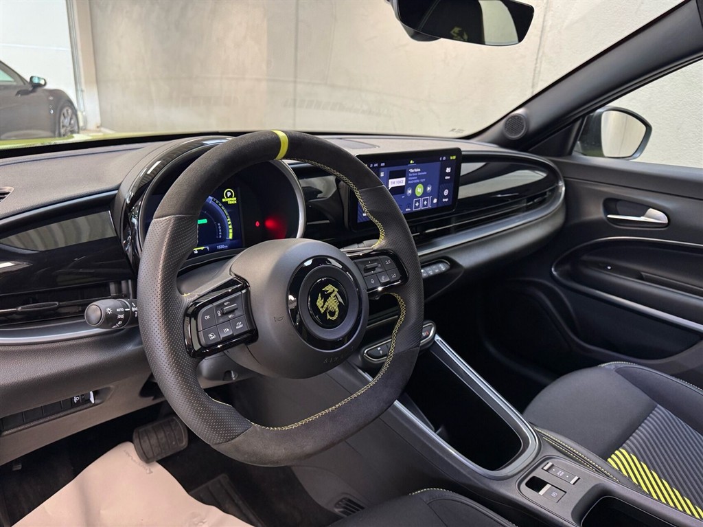 Abarth 600e EL Turismo 238HK 5d Aut. - Image 13