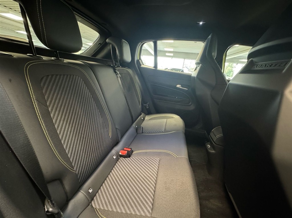 Abarth 600e EL Turismo 238HK 5d Aut. - Image 13