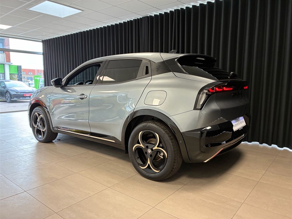 Alfa Romeo Junior EL Intensa 156HK 5d Aut. - Image 3