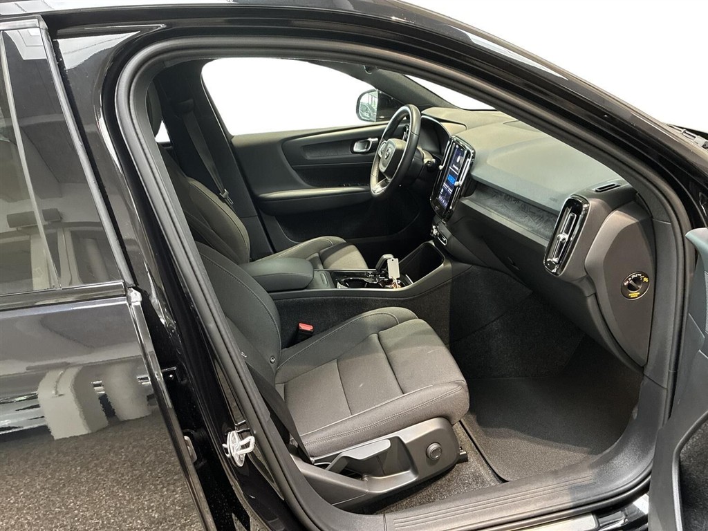 Volvo XC40 Recharge Extended Range Core 252HK 5d Aut. - Image 5