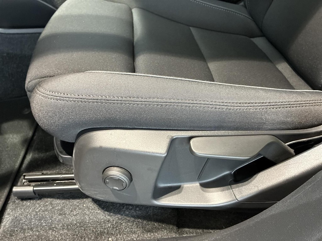 Volvo XC40 Recharge Extended Range Core 252HK 5d Aut. - Image 18