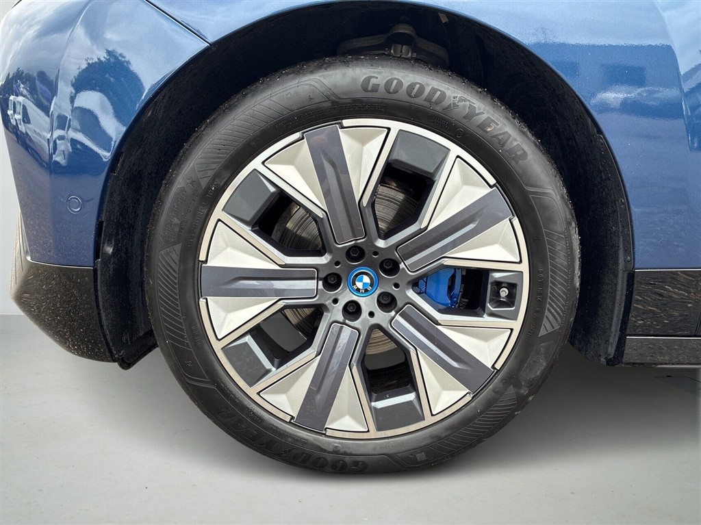 BMW iX 40 EL XDrive 326HK 5d Aut. - Image 9