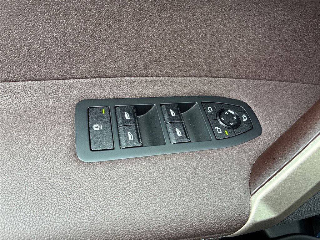 BMW iX 40 EL XDrive 326HK 5d Aut. - Image 19