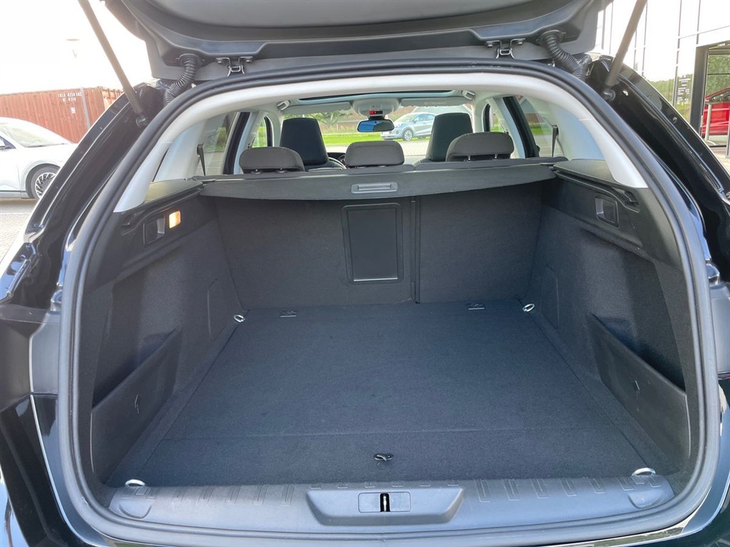Peugeot 308 SW 1,5 BlueHDi Selection Sky 130HK Stc 6g - Image 16