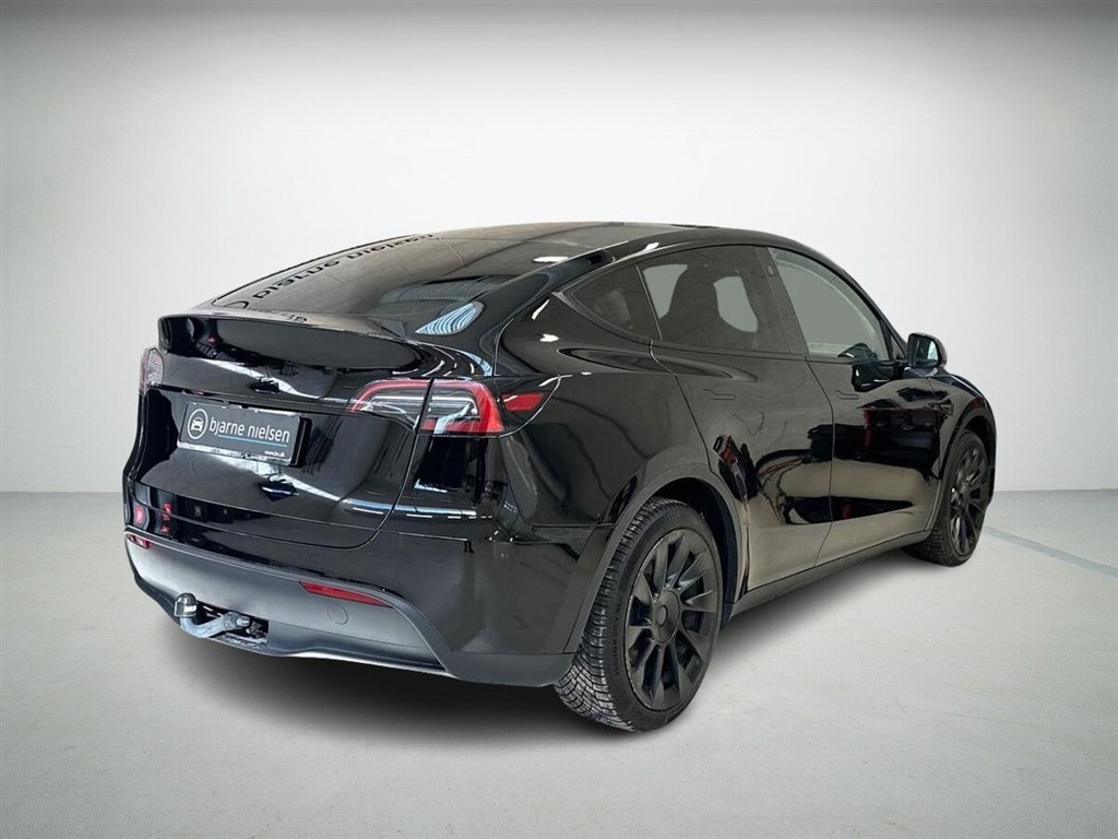Tesla Model Y EL RWD 299HK 5d Aut. - Image 2
