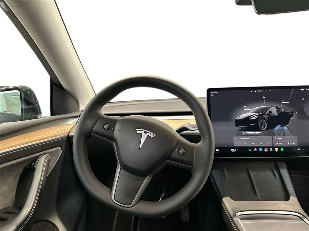 Tesla Model Y EL RWD 299HK 5d Aut. - Image 9