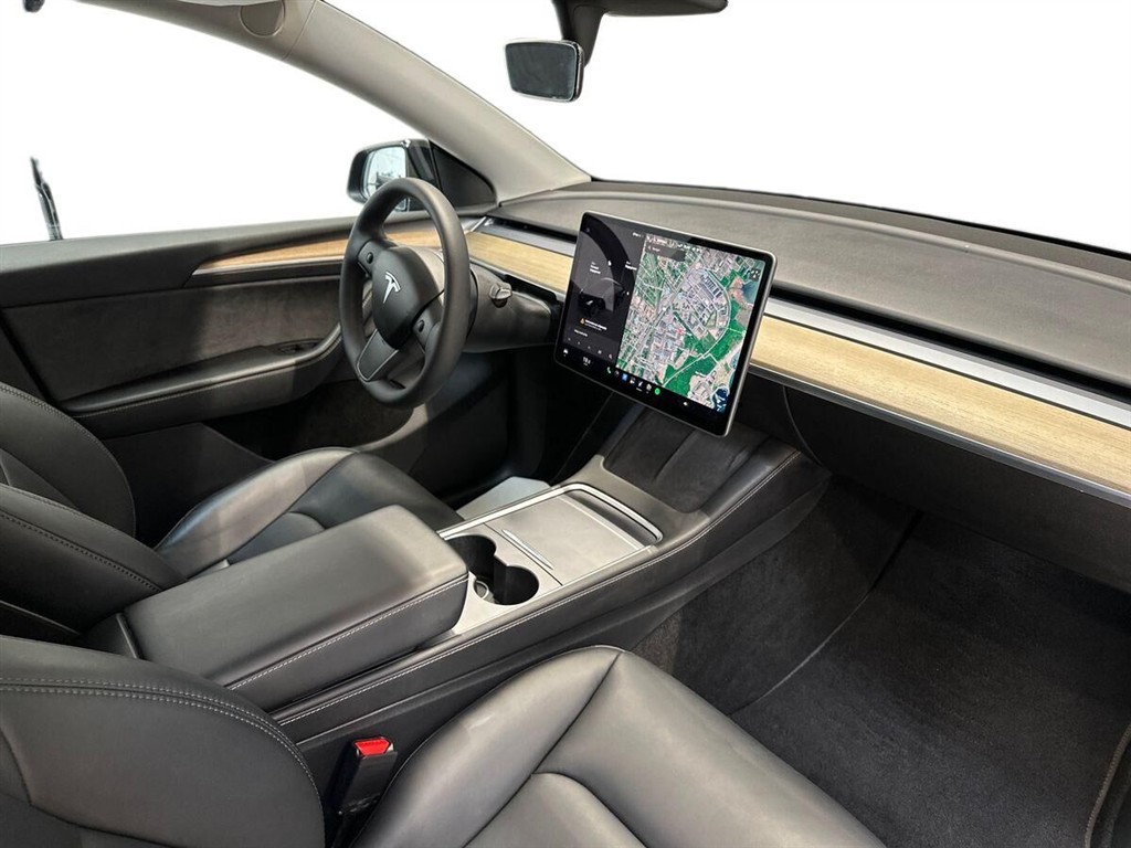 Tesla Model Y EL RWD 299HK 5d Aut. - Image 10