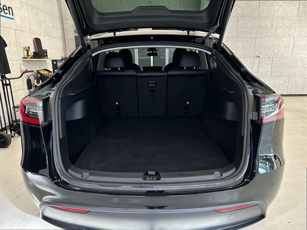 Tesla Model Y EL RWD 299HK 5d Aut. - Image 13