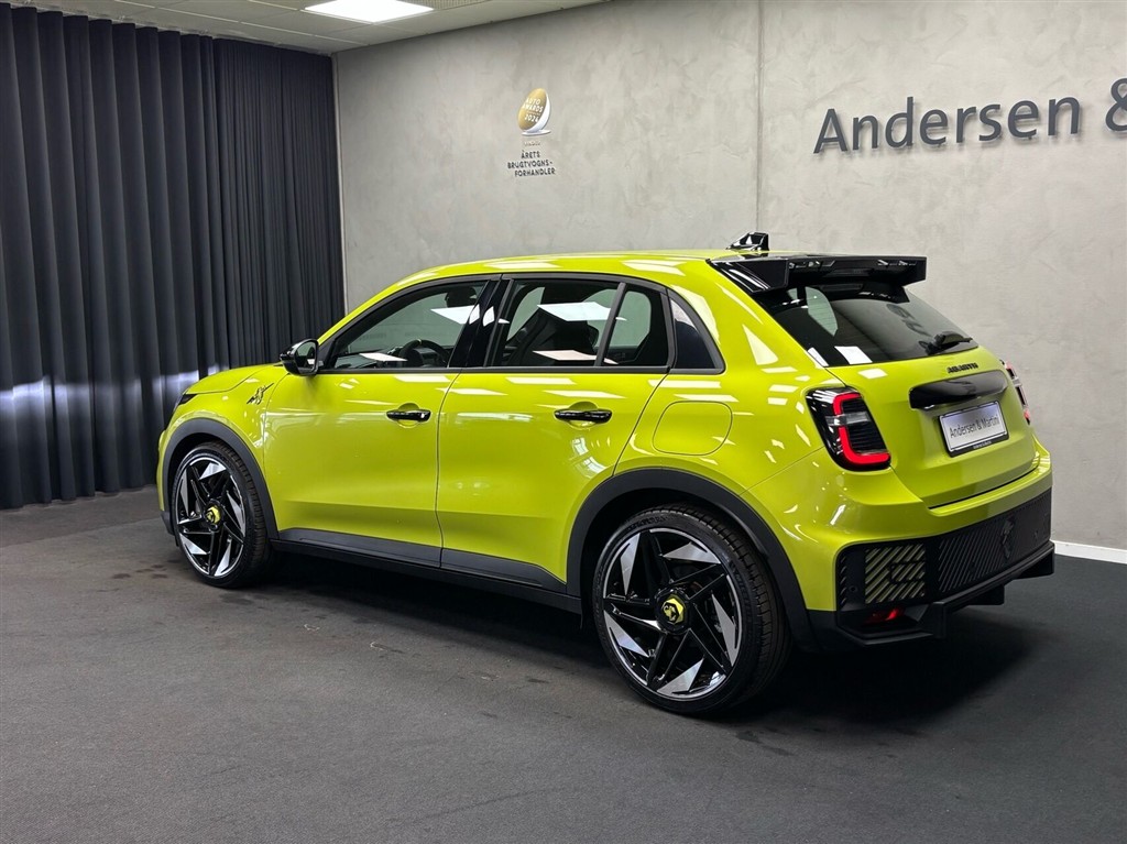 Abarth 600e EL Turismo 238HK 5d Aut. - Image 3
